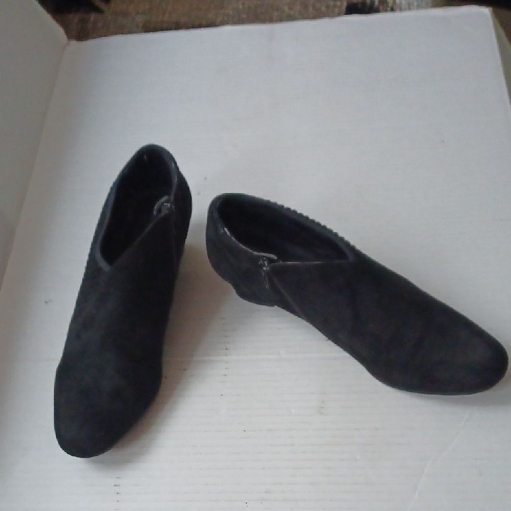 4/$80 Black Suede Shoes - Size 9